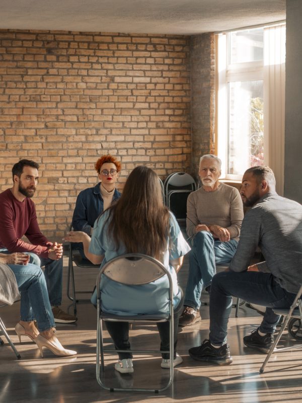 reunion-del-grupo-de-apoyo-de-terapia-psicologica